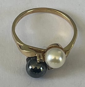 14K Yellow Gold, Diamond, Black & White Pearl Ring, 3.73 grams, Size 8.25