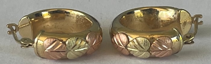 Pair 14K Yellow Gold Earrings with 3 Heart Shaped Leaves, 1.57 grams