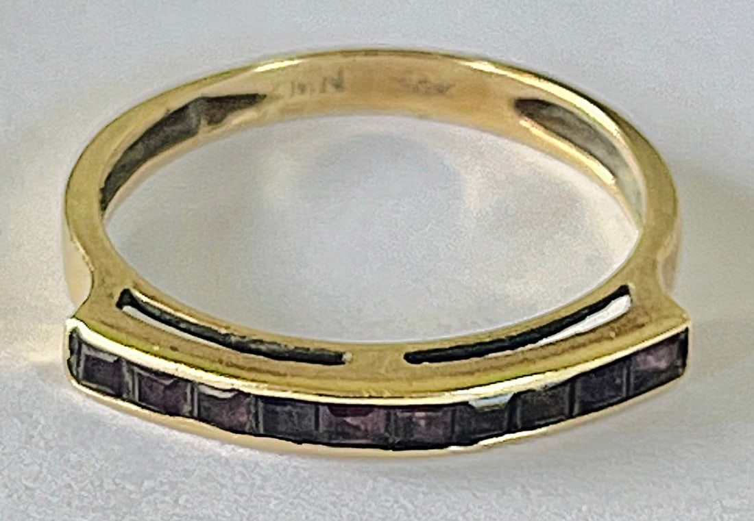 14K Yellow Gold and Garnet Ring, 1.85 Grams, Size 7.5: 14K Yellow Gold and Garnet Ring, 1.85 Grams, Size 7.5, stamped 14K, condition as seen in photos provided
