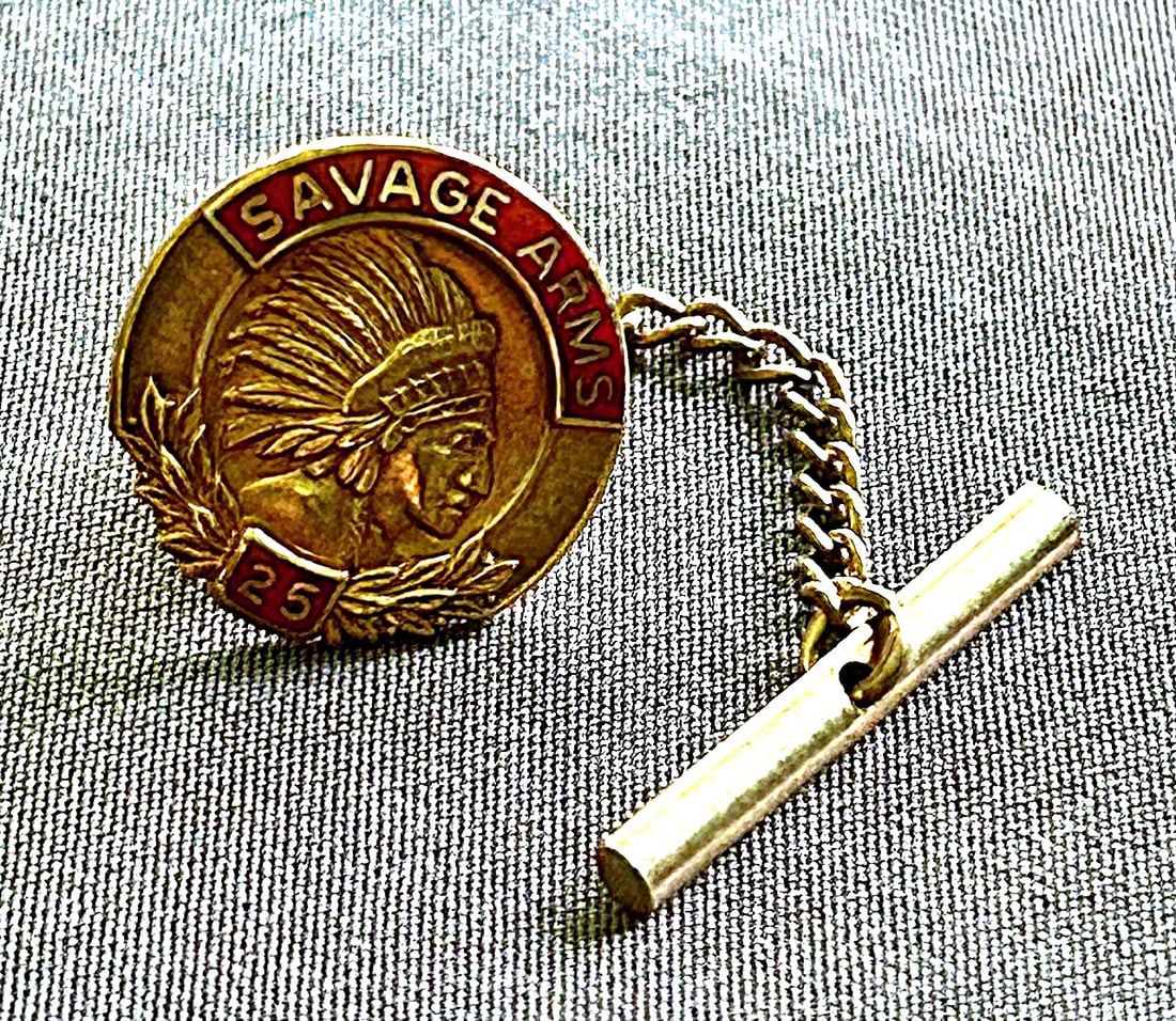 Vintage 10K Gold Savage Arms 25-Year Service Award Tie Tack: Vintage 10K Gold Savage Arms 25-Year Service Award Tie Tack, Savage Arms Corporation (Gun Manufacturer), featuring a profile of a Native American Chief in feathered Headdress, surrounded by laurel wre