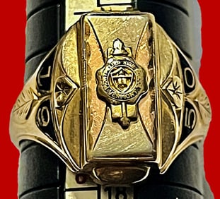 10K TRI-GOLD 1950 MONTPELIER VT. HIGH SCHOOL RING, 6.23 G, SIZE 7.5