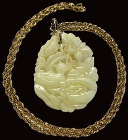 CARVED JADE PENDANT ON 1/20 12K GOLD FILLED ROPE NECKLACE