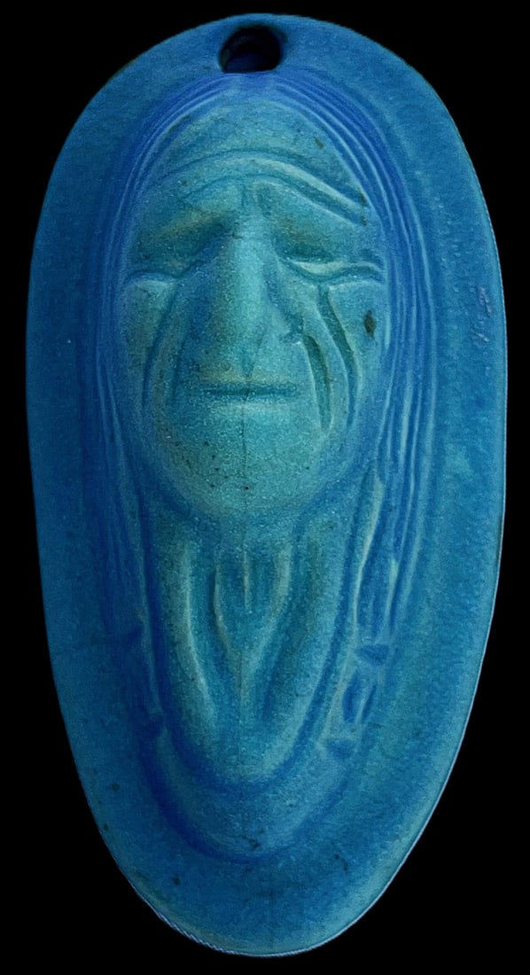 Van Briggle Pottery “Spirit Face" Hanging Plaque – Blue Matte Glaze, Colorado Springs: Striking Van Briggle art pottery hanging plaque featuring a stylized “Spirit Face” or Native-inspired elder motif in relief. The elongated oval form is finished in the company’s classic blue