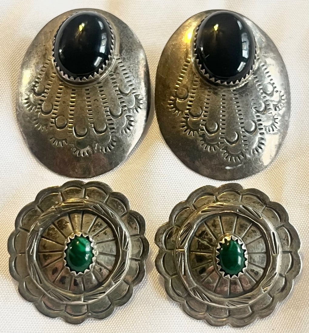 Lot of 2 Pairs Vintage Sterling Silver Navajo Concho Earrings – Onyx & Malachite – Teepee: Lot of 2 Pairs Vintage Sterling Silver Navajo Concho Earrings – Onyx & Malachite – Teepee Hallmark, Offered here is a lot of two pairs of vintage sterling silver concho earrings, each handcrafted