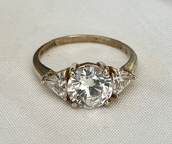 10K YELLOW GOLD AND CZ ENGAGEMENT STYLE RING, 2.42 GRAMS, SIZE 7