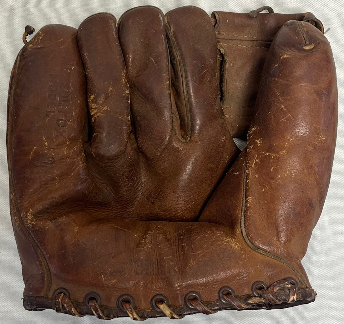 Vintage 1950s Hutch “Nelson Fox” Model Baseball Glove – Early Infielder’s Mitt: Vintage 1950s Hutch “Nelson Fox” Model Baseball Glove – Early Infielder’s Mitt, A well-preserved vintage 1950s Hutch “Nelson Fox” Model baseball glove, made in Cincinnati, Ohio. Th