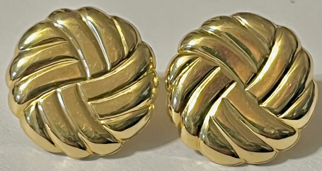 Pair of Vintage 14K Yellow Gold Woven/Knot Dome Clip Earrings, 2.68 grams: Pair of Vintage 14K Yellow Gold Woven/Knot Dome Clip Earrings, 2.68 grams, Classic pair of vintage yellow gold earrings with a bold woven “knot” or basket-weave dome design. Each earring is a