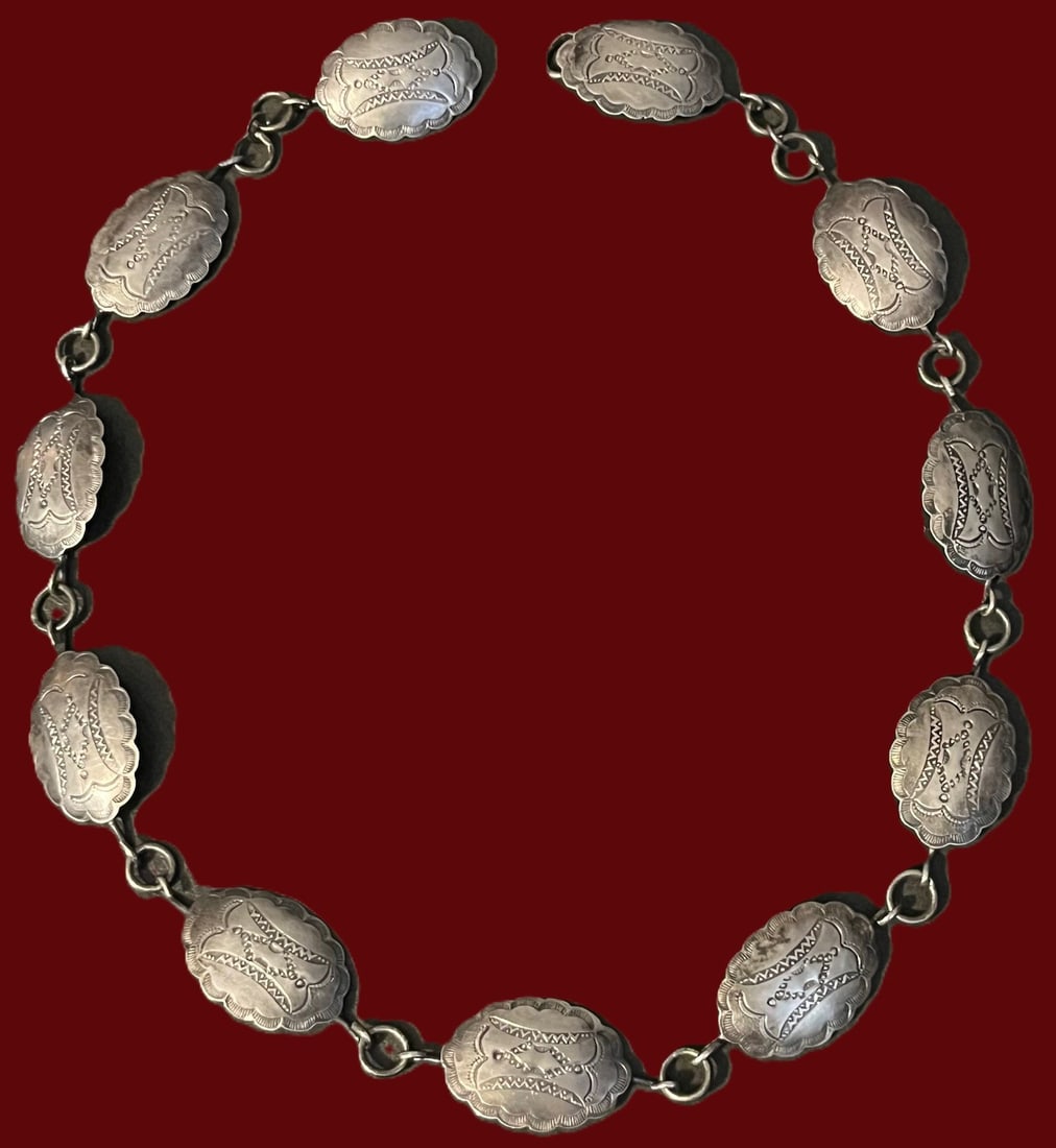 Antique Native American Sterling Silver Concho Belt, Hand-Engraved Panels, 24 Inches, 45.3g: Antique Native American Sterling Silver Concho Belt, Hand-Engraved Panels, 24 Inches, 45.3 GRAMS, Antique Native American sterling silver concho belt composed of hand-cut scalloped oval silver panels