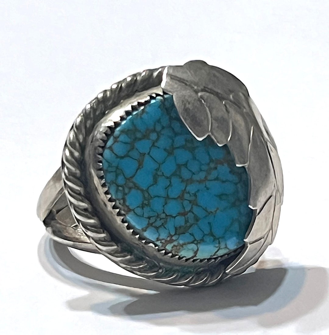 Vintage Navajo Hand Made Sterling Silver Spiderweb Turquoise Leaf Ring, Size 6: Vintage Navajo Hand Made Sterling Silver Spiderweb Turquoise Leaf Ring, Striking vintage Navajo hand-crafted sterling silver ring set with a vivid natural spiderweb turquoise cabochon. The stone displ