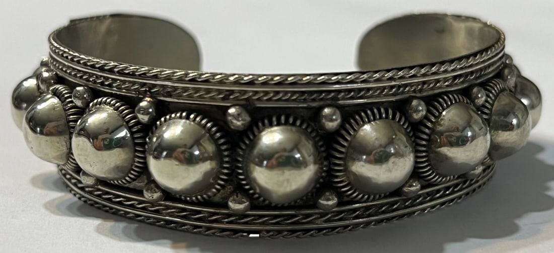 Vintage Siam Sterling Silver Domed Bead Cuff Bracelet – Heavy 30.04 GRAMS – Stamped: Vintage Siam Sterling Silver Domed Bead Cuff Bracelet – Heavy 30.04 GRAMS – Stamped “SIAM”, Bold vintage Siam (Thailand) sterling silver cuff bracelet, stamped “SIAM” on the interi