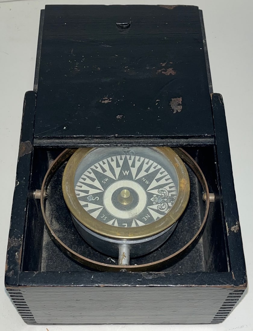 19th / Early 20TH Century Wooden Box Gimbal Compass with Fleur-de-Lis Dial and Protective Sliding: 19th / Early 20TH Century Wooden Box Gimbal Compass with Fleur-de-Lis Dial and Protective Sliding Lid, Antique late 19th to early 20th century gimbal-mounted compass housed in a black-painted wooden b