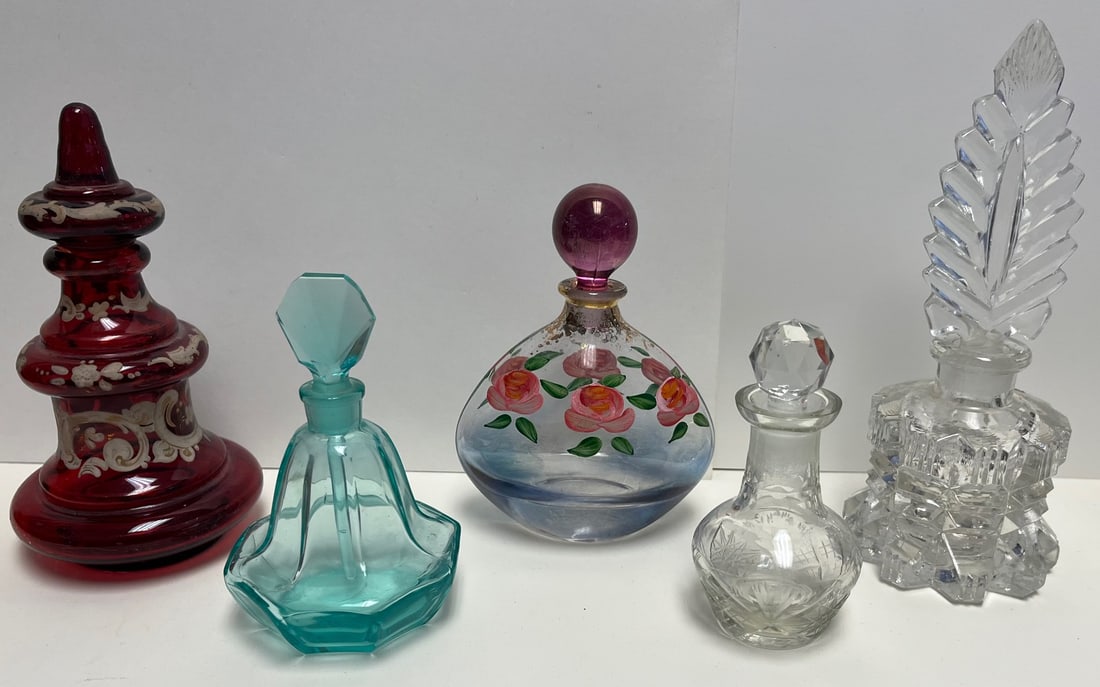 Collection of 5 Antique & Vintage Art Glass Perfume Bottles – Bohemian, Cut Glass, Art Deco: Collection of 5 Antique & Vintage Art Glass Perfume Bottles – Bohemian, Cut Glass, Art Deco, collection of five antique and vintage perfume bottles including Bohemian enameled ruby flash glass,