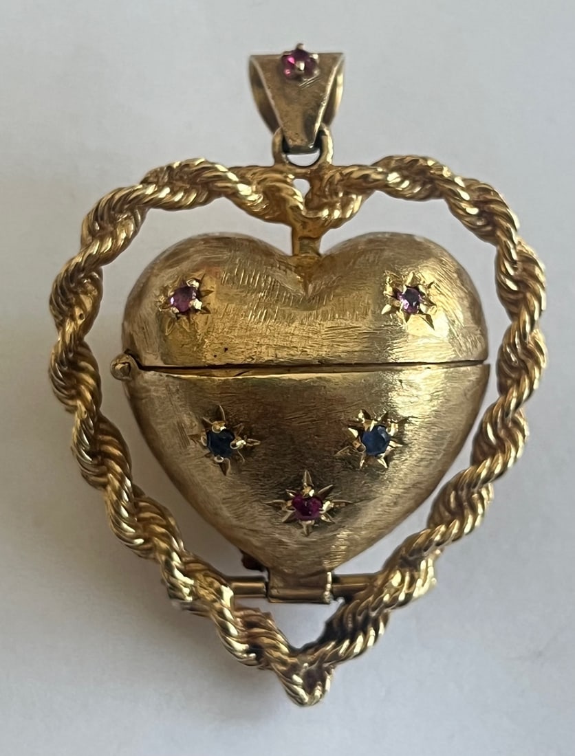 Vintage 14K Gold Ruby & Sapphire Heart Locket Pendant – 24.89g – Ornate Rope Frame: Vintage 14K Gold Ruby & Sapphire Heart Locket Pendant – 24.89g – Ornate Rope Frame, Substantial vintage 14K yellow gold heart-shaped locket pendant, beautifully designed with a textured fi