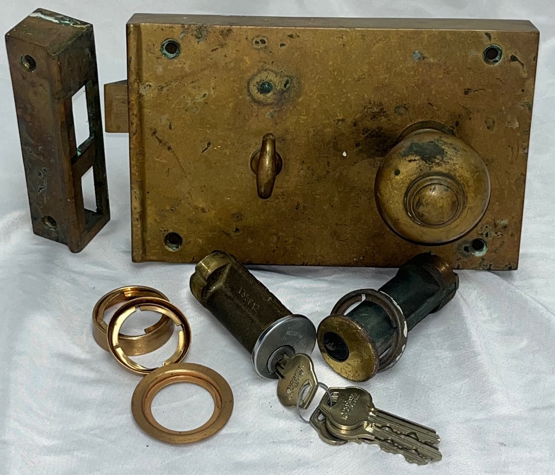 Antique Yale & Towne Solid Brass Rim Door Lock Set w/ Knobs, Strike & Keys – c.1880–1910: Antique Yale & Towne Solid Brass Rim Door Lock Set w/ Knobs, Strike & Keys – c.1880–1910, Large antique Yale & Towne rim door lock set constructed of heavy solid brass. This early surface-