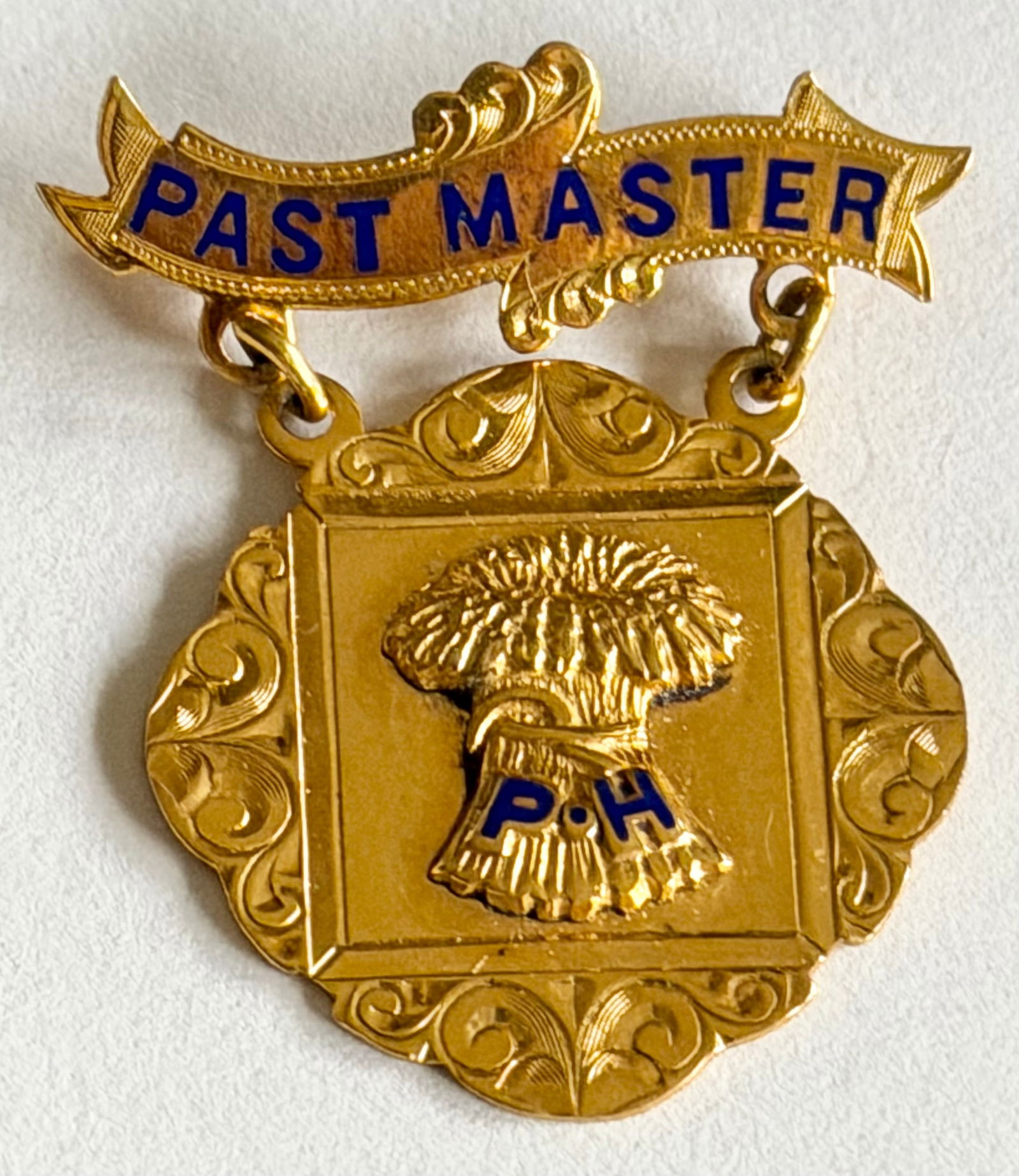 Vintage 8K Gold Past Master Masonic Pin – P.H. Syracuse – Detailed Fraternal Jewel, 2.69: Vintage 8K Gold Past Master Masonic Pin – P.H. Syracuse – Detailed Fraternal Jewel, Offered is a finely detailed vintage Past Master Masonic pin crafted in solid 8K gold, as marked on the reverse.