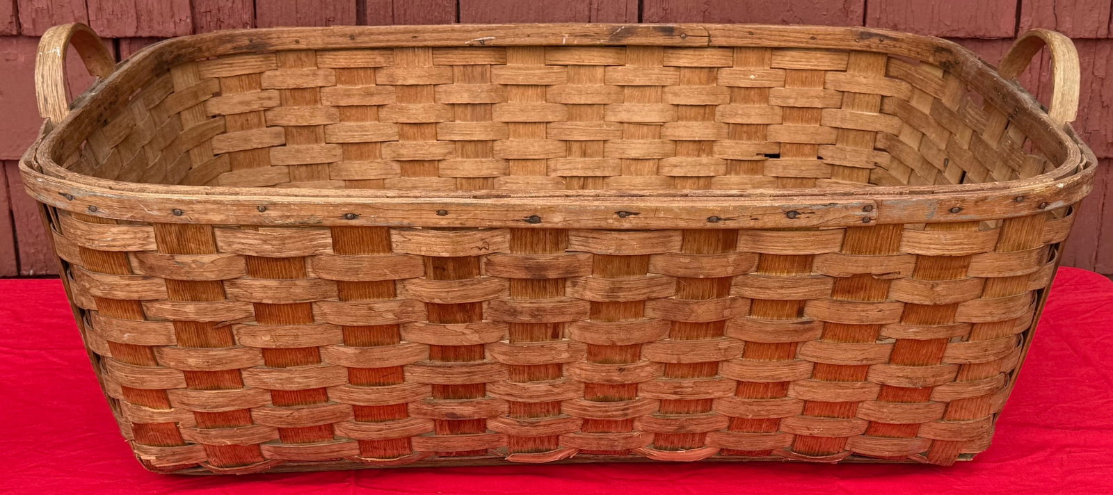 Antique Handwoven Oak Splint Basket w/ Bentwood Handle – Large Clothes / Gathering Basket: Antique Handwoven Oak Splint Basket w/ Bentwood Handle – Large Clothes / Gathering Basket, antique handwoven oak splint basket featuring classic American primitive craftsmanship. This large rectangu