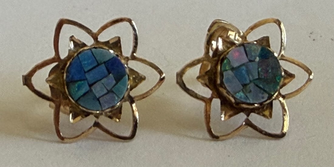 Vintage Pair of 14K Gold Opal Inlay Mosaic Flower Stud Earrings, 1 GRAM (1 of 9)