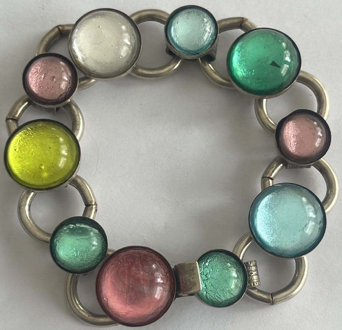 Vintage De Luxe NYC Adam Sterling Silver Foil Back Art Glass Bracelet, Mid Century Modern 47.9 GRAMS: Vintage De Luxe NYC A'DAM Sterling Silver Foil Back Art Glass Bracelet, Mid Century Modern 47.97 GRAMS / 1.54 TROY OZS / 30.85 DWT (PENNY WEIGHT), MEASURES APPROX. 7 1/2" LONG. Striking vintage mid-ce