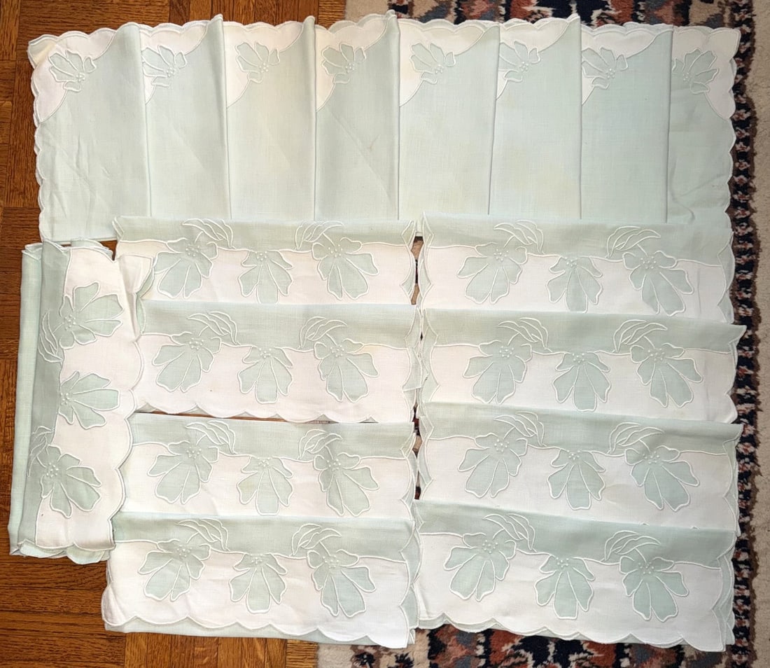 Vintage Embroidered Linen Table Linens, Placemats & Napkins (1 of 5)