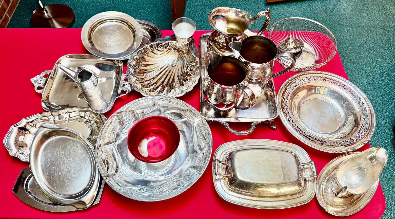 Large Group of Vintage Silverplate Serving Ware, Trays, Pitchers & Bowls (1 of 7)