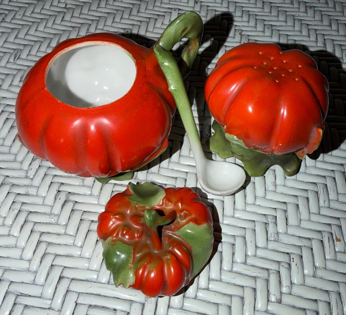 Royal Bayreuth Bavaria Porcelain Tomato Condiment Set, c. 1900 (1 of 5)