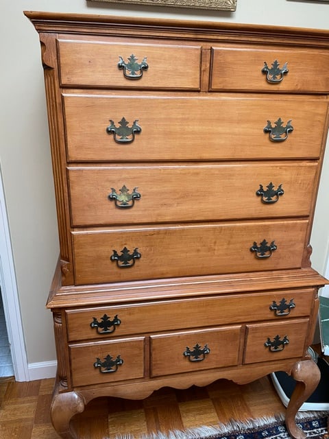 Vintage Maple Queen Anne Style Highboy, Dovetailed Drawers: Traditional Queen Anne style tall chest-on-chest/highboy in a warm finished hardwood. Upper case fitted with two short drawers over three graduated full-width drawers, resting on a projecting lower ca