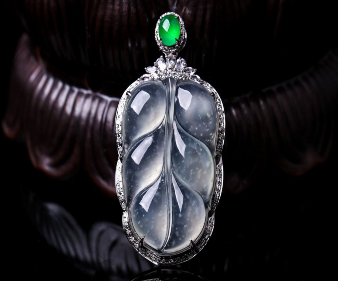 Natural Jade Pendant 18K Gold With Diamond Inlay Myanma (1 of 14)