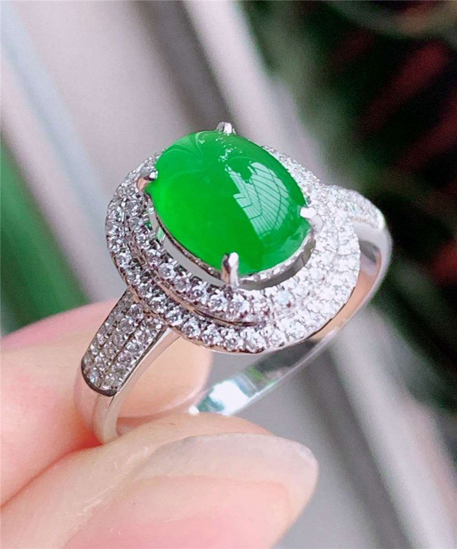 Burmese natural jade ring 18K gold with diamond inlay (1 of 7)