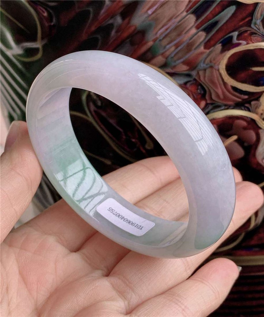Burmese natural jade bracelet 67.66g circle: Burmese natural jade bracelet 67.66g circle mouth 58.2mmMaterial A cargo jadeVariety BinguoOrigin MyanmarStyle braceletShape Bracelet ZWeight 67.66gDimensions ID 58.2mm, width 16mm, thickness 9.0mm