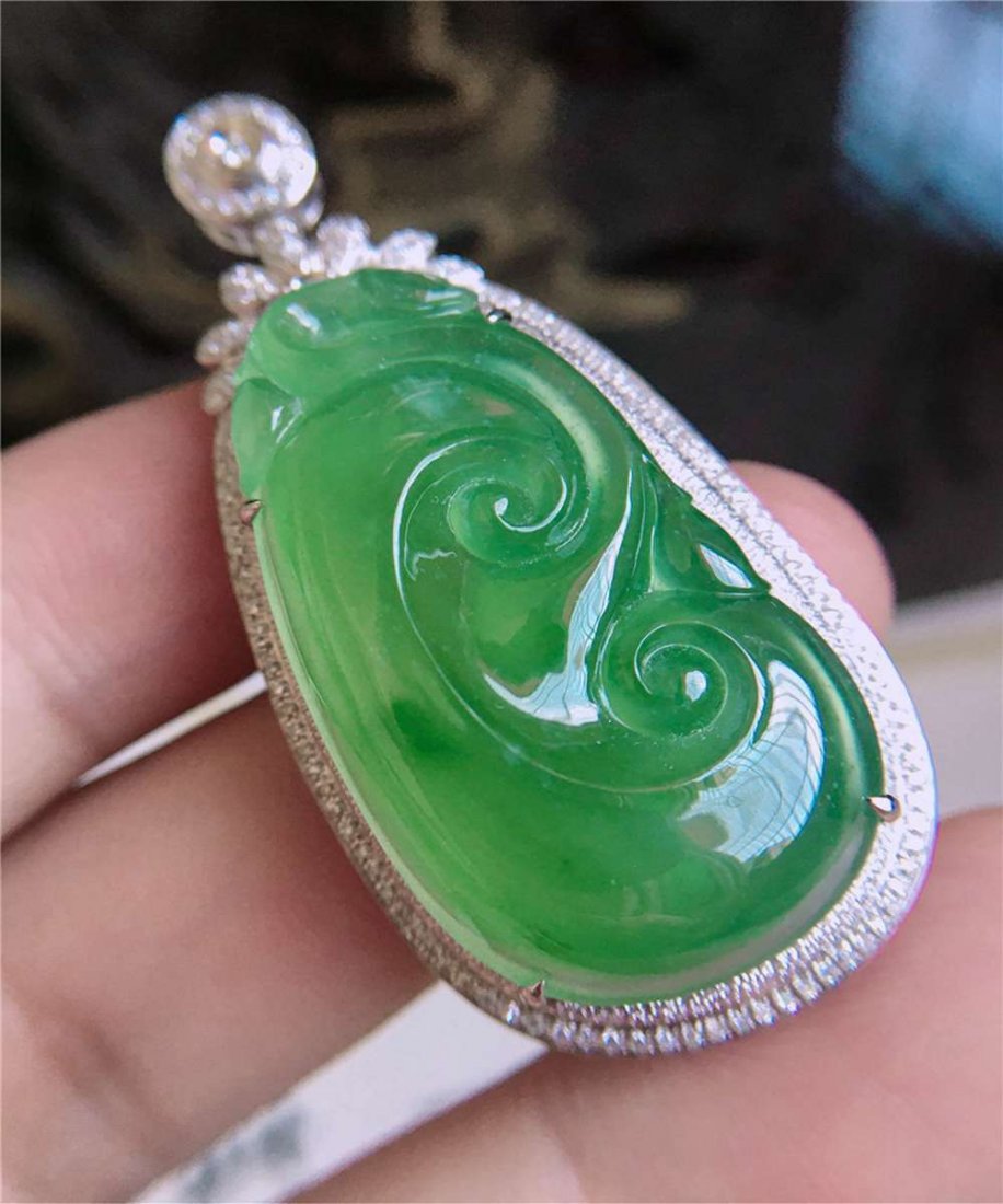 Myanmar Natural Jade Pendant 18K Gold With Diamond Inla (1 of 8)