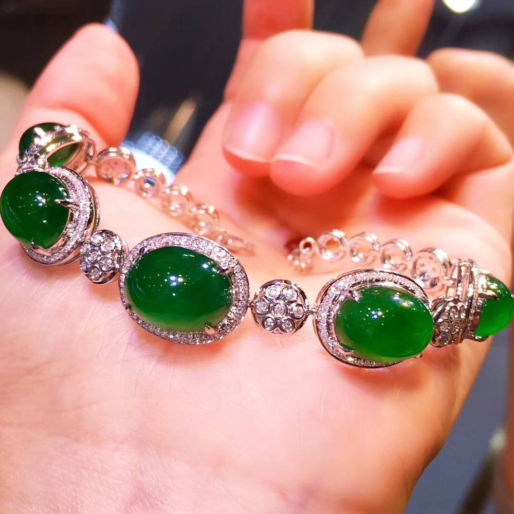 28.5ct natural plain emerald bracelet in 18k gold (1 of 7)