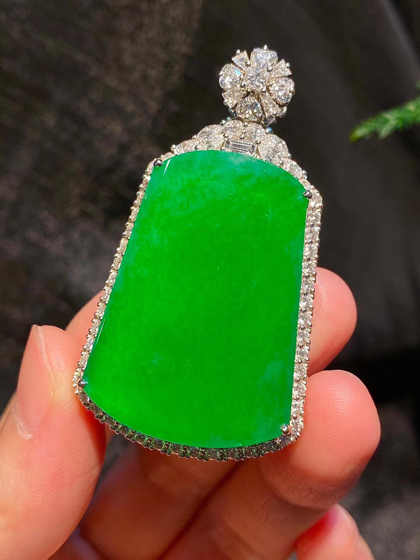Burmese Jade A Goods Yang Green Wuwu Pendant: Burmese Jade A Goods Yang Green Wuwu Pendant
