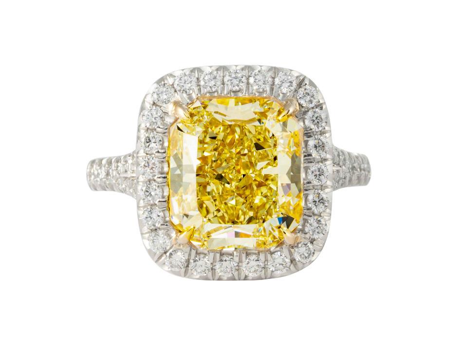 GIA Certified 5.27 Carat Fancy Yellow Radiant Cut Plat Ring: GIA Certified 5.27 Carat Fancy Yellow Radiant Cut Plat Ring
