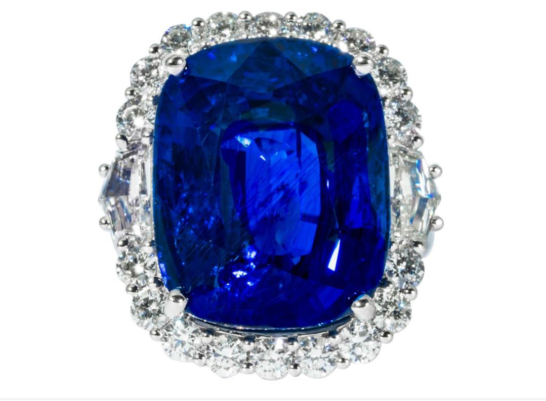 25.43 Carat Blue Sapphire Sapphire and Diamond Platinum Ring (1 of 1)