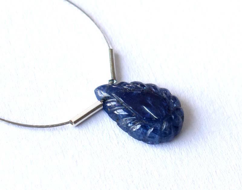 SAPPHIRE - CARVED LEAF 7X11 mm - TASSEL: " TASSEL"- means the drilled pieces of gemstones are loosely attached with a wire , ideally you can use it to create of of a kind jewelry . STONE : NATURAL EARTH MINED BLUE SAPPHIRE CARVED LEAF BEAD .
