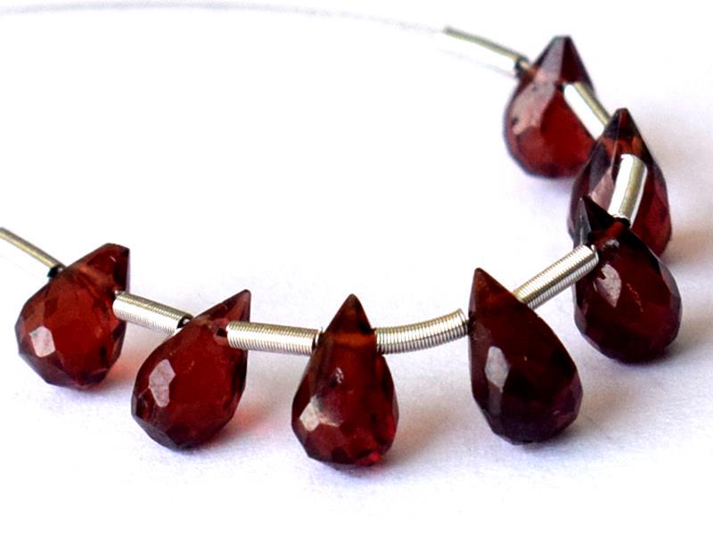 GARNET - BRIOLETTES 4X6 - 4X7 mm - TASSEL: " TASSEL"- means the drilled pieces of gemstones are loosely attached with a wire , ideally you can use it to create of of a kind jewelry . STONE : NATURAL ORISSA GARNET FACETED TEAR DROP BRIOLETTE BE