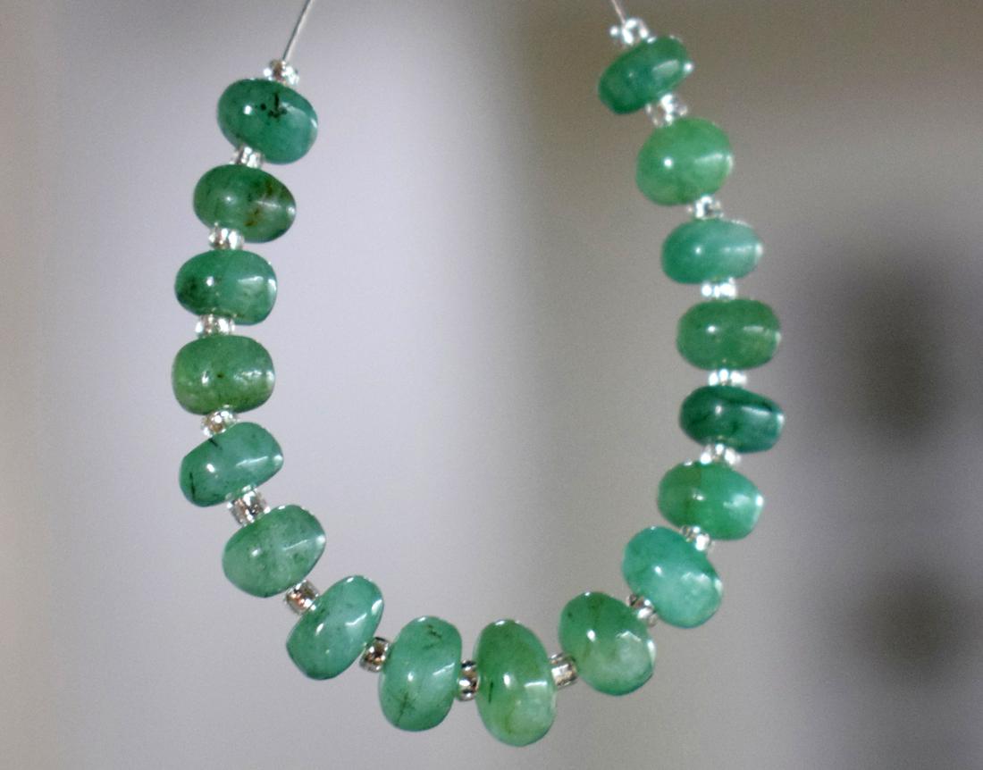 EMERALD - RONDELLE 4.5 - 6 mm - TASSEL: " TASSEL"- means the drilled pieces of gemstones are loosely attached with a wire , ideally you can use it to create of of a kind jewelry . STONE : NATURAL EARTH MINED FINE EMERALD RONDELLE SHAPE BEAD