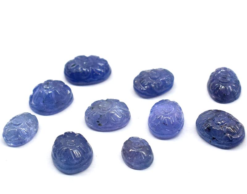 TANZANITE - CARVED OVAL - CABOCHONS: These are Natural, earth mined and hand crafted with precision TANZANITE CARVED OVAL SHAPE cabochons . (10 pieces ) . Stone size: 8X11 - 10x14 mm . Total Weight : 58 carats. The picture are generally 