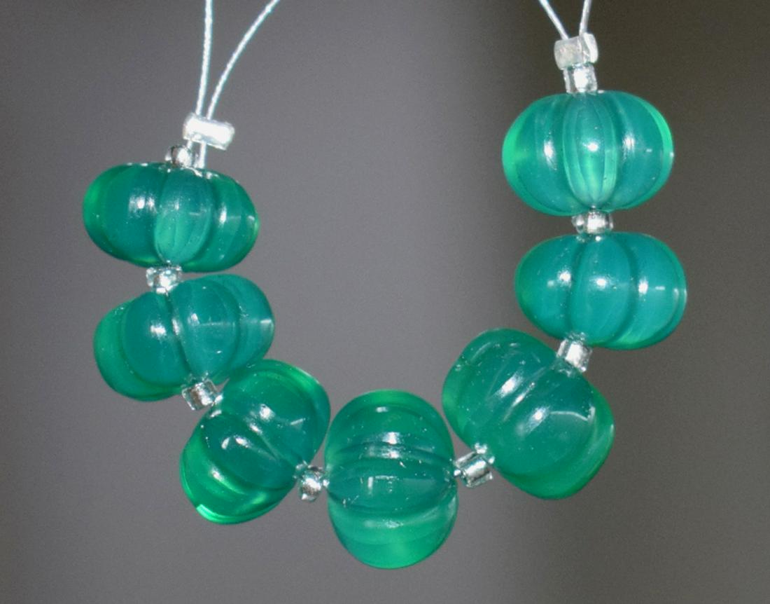 GREEN ONYX - CARVED RONDELLE 9 mm - TASSEL: " TASSEL"- means the drilled pieces of gemstones are loosely attached with a wire , ideally you can use it to create of of a kind jewelry . STONE : NATURAL EARTH MINED FINE GREEN ONYX MELON CARVED RON