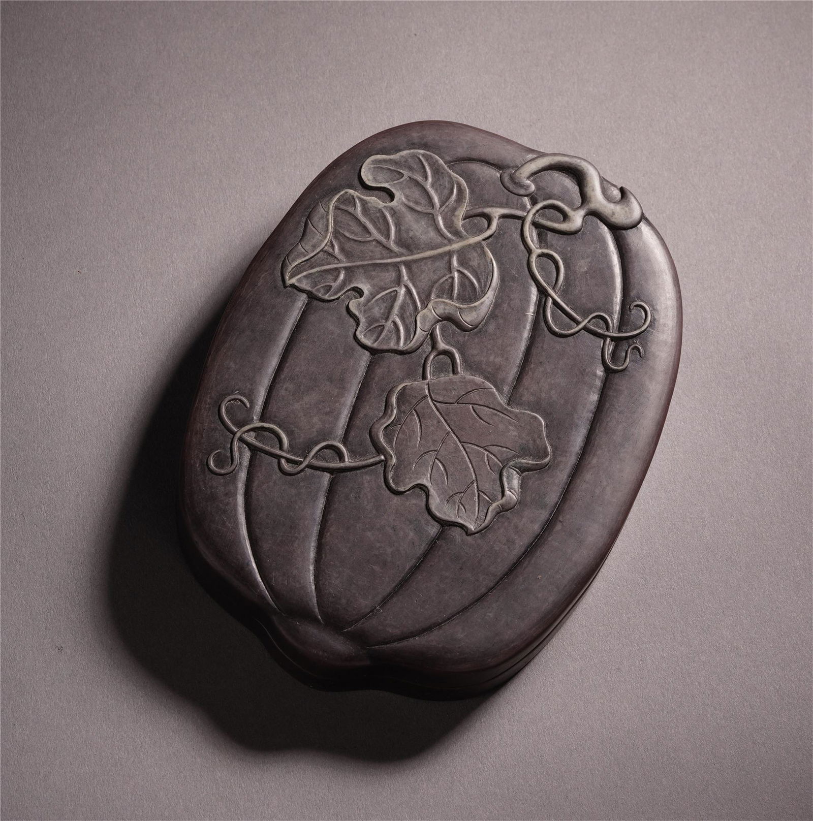 A CHINESE ANCIENT CARVED LOTUS INKSTONE (1 of 12)