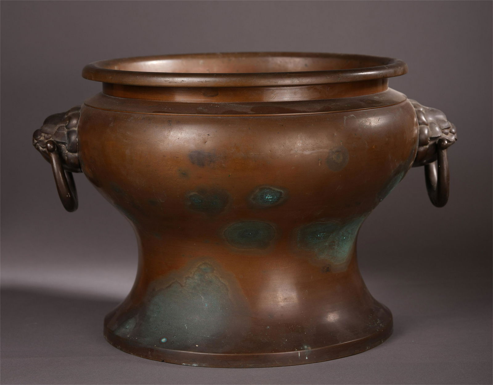 A CHINESE BRONZE DOUBLE HANDLE LOOP CENSER (1 of 15)