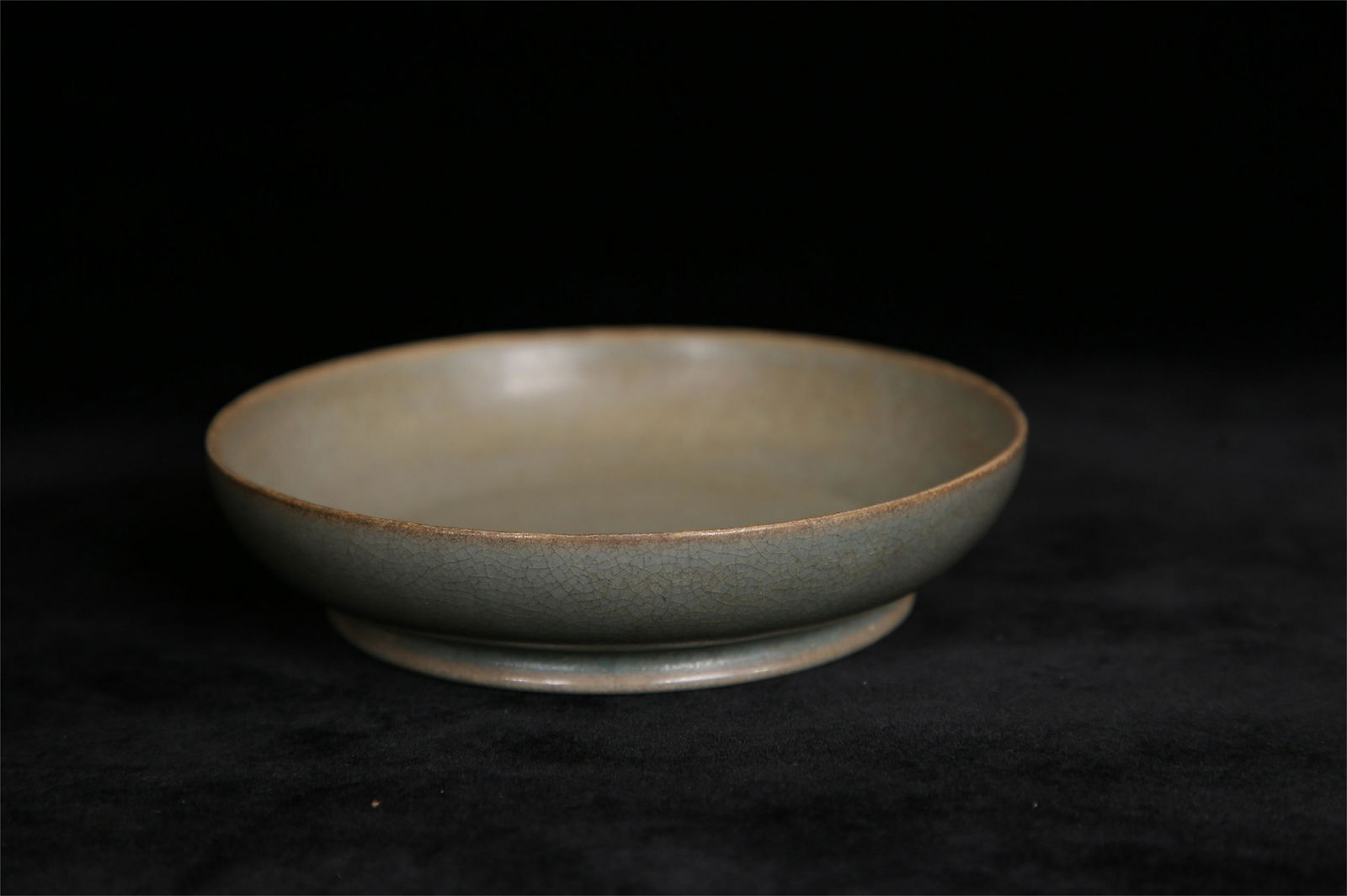 CHINESE PORCELAIN RUYAO BLUE GLAZE PLATE (1 of 5)