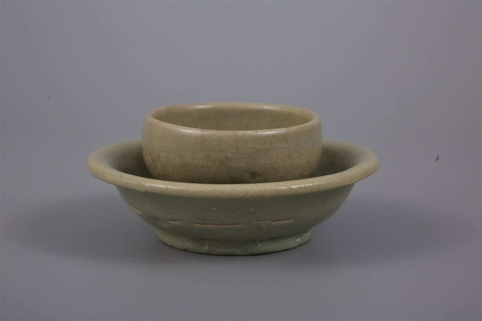 CHINESE PORCELAIN CELADON GLAZE TEA BOWL WITH STAND (1 of 8)