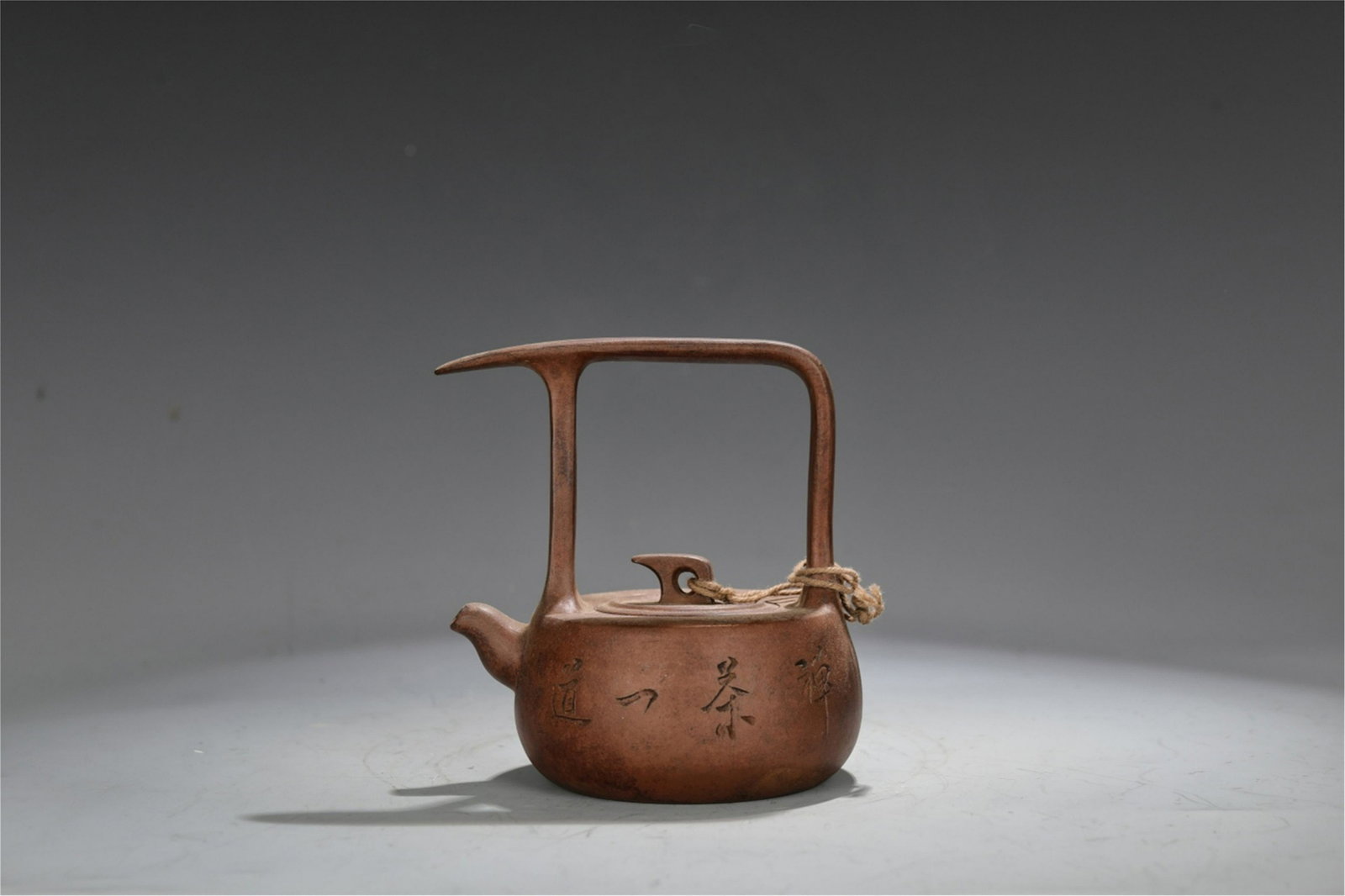 CHINESE YIXING ZISHA CLAY LONG HANDLE TEA POT: CHINESE YIXING ZISHA CLAY LONG HANDLE TEA POT. H. 12.5 cm. W. 11.5 cm. Shipping cost $30 to US 48 states and $100 for oversea International delivery. Local pickup at our office available but need pay 