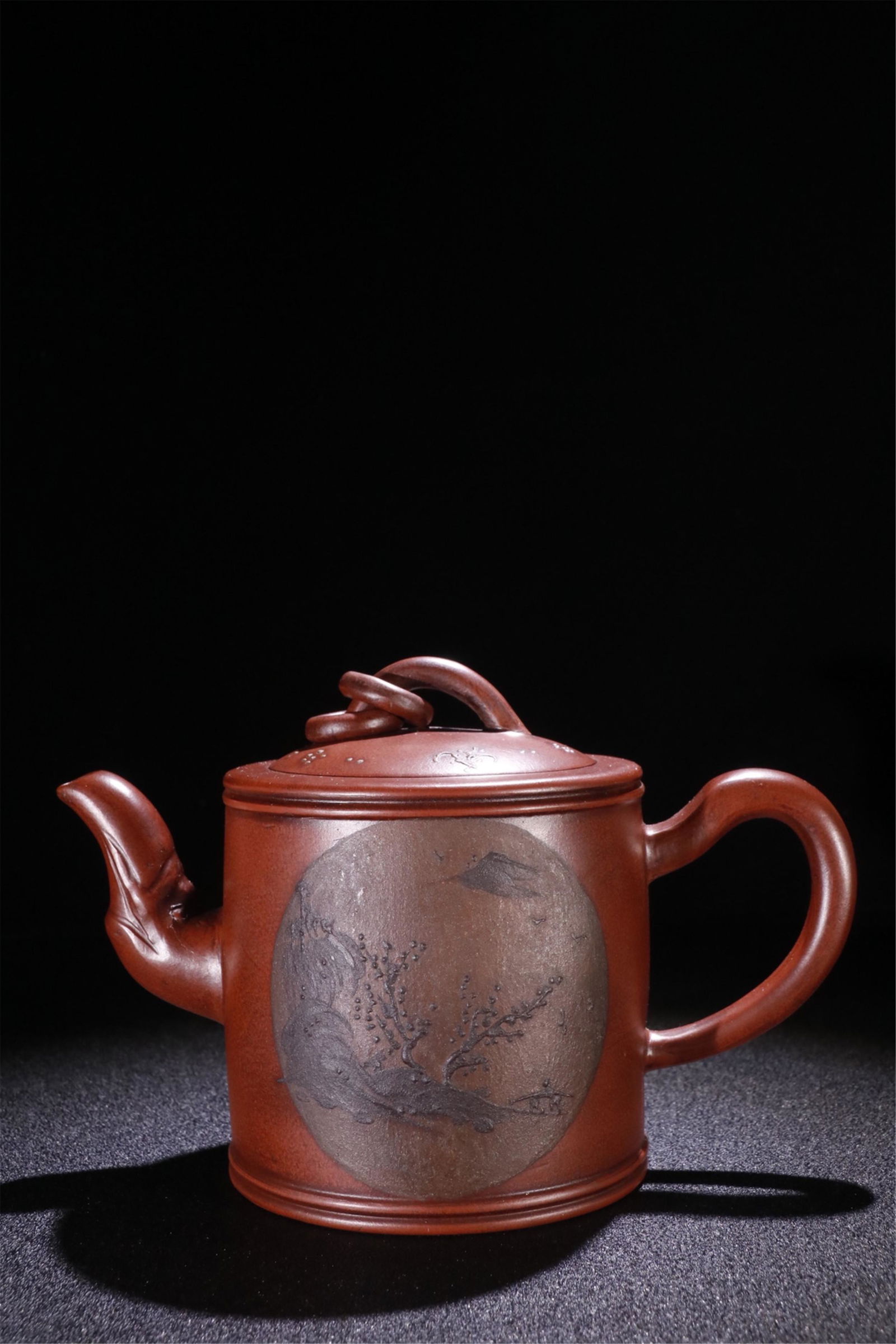 CHINESE YIXING ZISHA TEA POT: CHINESE YIXING ZISHA TEA POT. H. 11.7 cm. L. 18.4 cm. Shipping cost $30 to US 48 states and $100 for oversea International delivery. Local pickup at our office available but need pay in advance. Combi