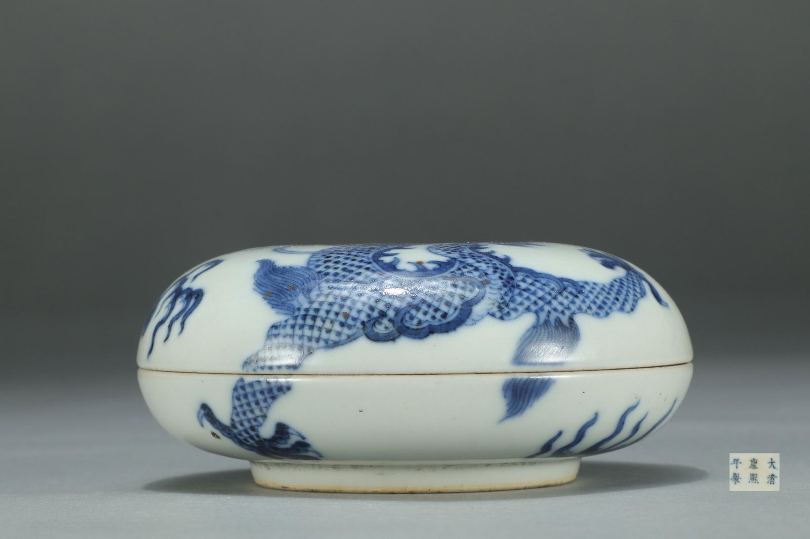 CHINESE PORCELAIN BLUE AND WHITE DRAGON LIDDED BOX (1 of 9)