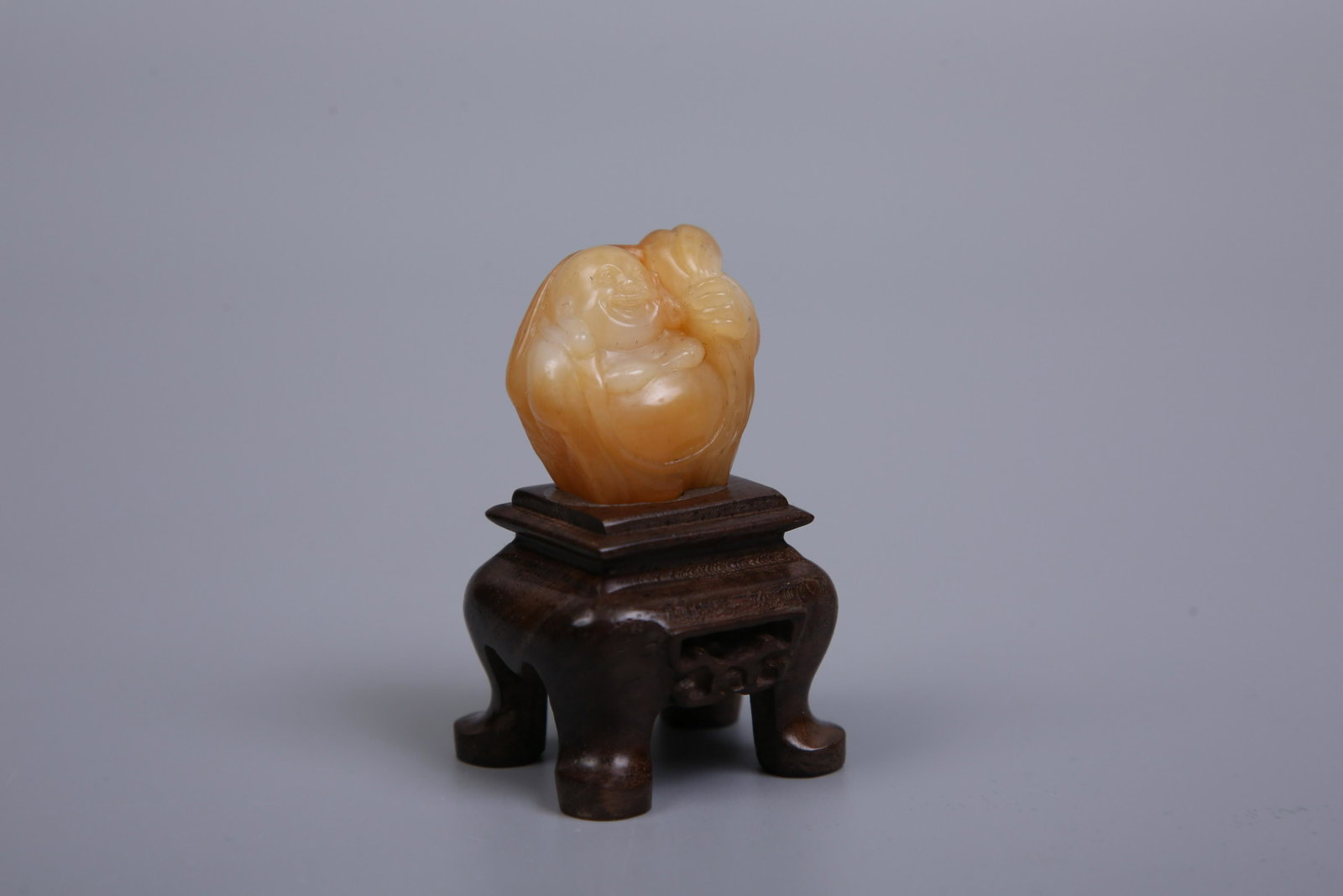 CHINESE SOAPSTONE TIANHUANG SCHOLAR ROCK: CHINESE SOAPSTONE TIANHUANG SCHOLAR ROCK. Weight 21 gram. Shipping cost $30 to US 48 states and $100 for oversea International delivery. Local pickup at our office available but need pay in advance. C