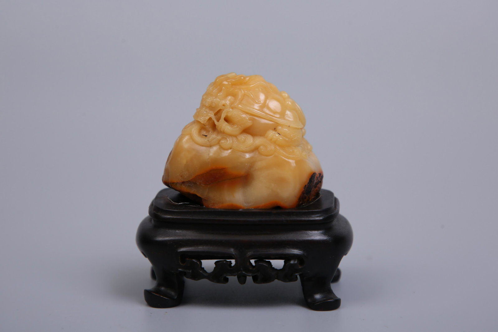 CHINESE SOAPSTONE TIANHUANG SCHOLAR ROCK: CHINESE SOAPSTONE TIANHUANG SCHOLAR ROCK. Weight 88 gram. Shipping cost $30 to US 48 states and $100 for oversea International delivery. Local pickup at our office available but need pay in advance. C