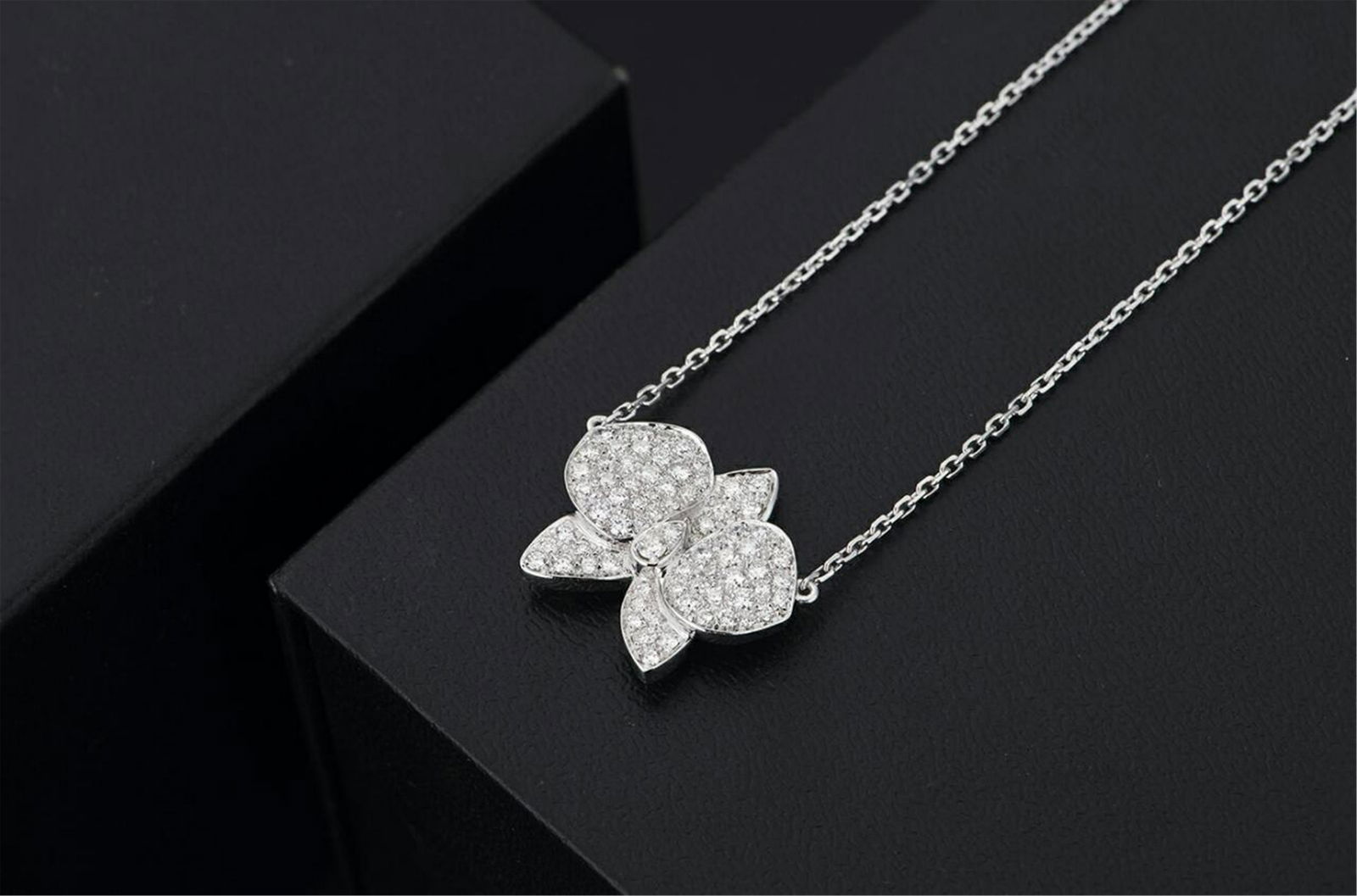 CARTIER 18K WHITE GOLD DIAMOND FLOWER PENDANT NECKLACE (1 of 3)