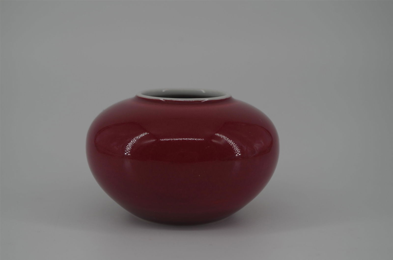 CHINESE PORCELAIN RED GLAZE WATER POT (1 of 3)